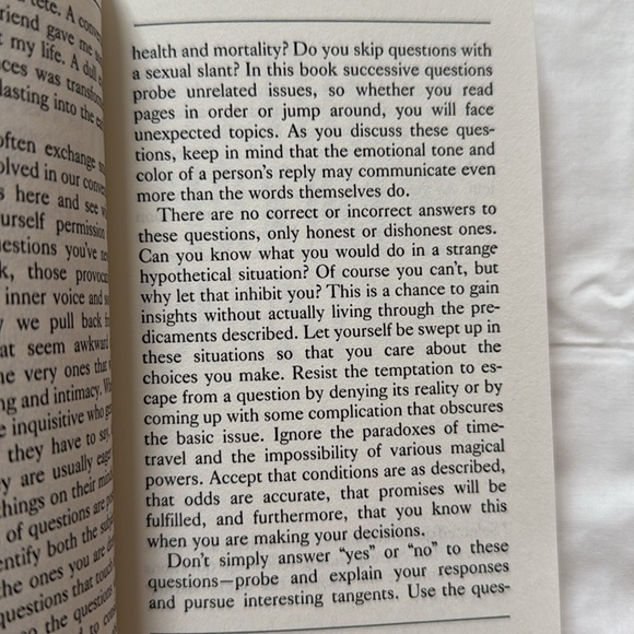 Book: The Book of Questions - Picture 4 of 11